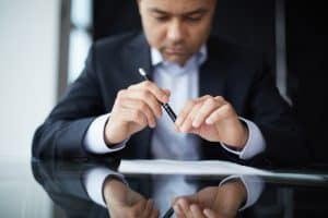 Reading contBild Chef schreibt Arbeitszeugnis, Anwalt Hildenract Bild Chef schreibt Arbeitszeugnis, Anwalt Hilden
