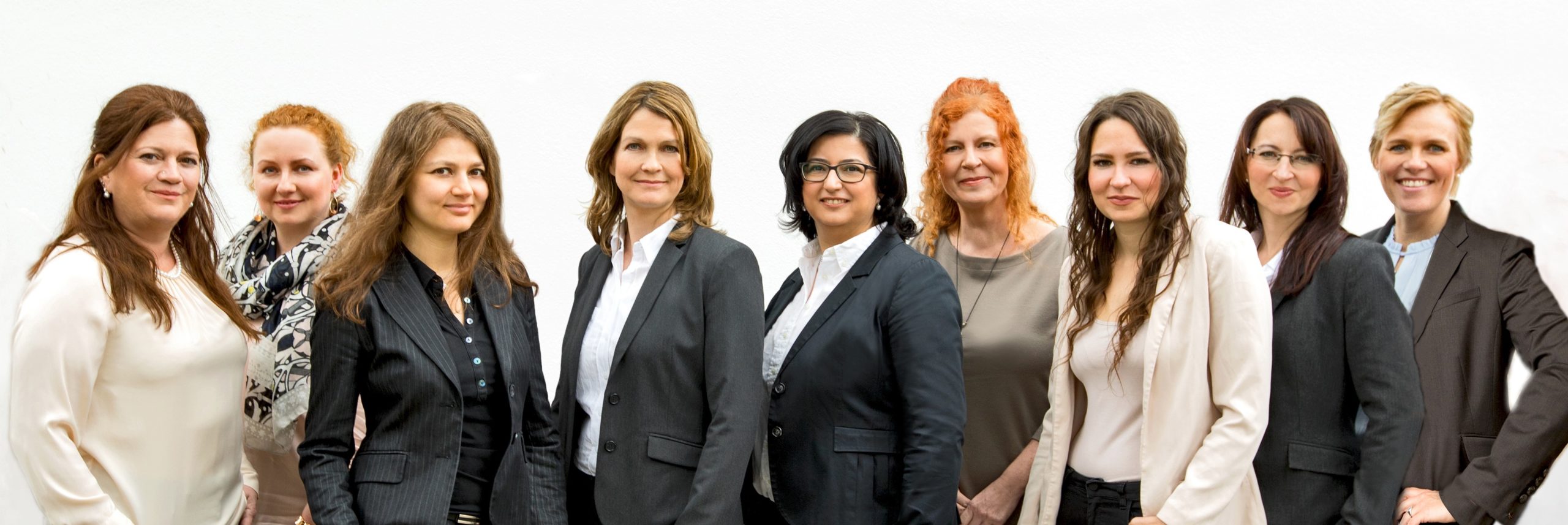 Gruppenbild der Anwälte und des Teams bei Bösch & Kalagi