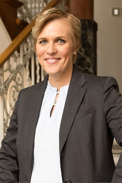 Brigitta Raguž, LL.M., Fachanwältin bei Bösch & Kalagi